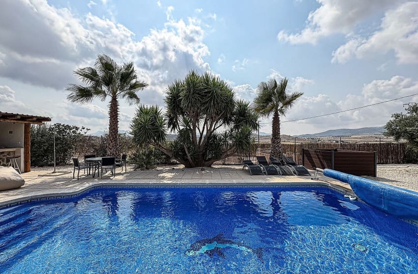 5 makuuhuone Huvila myytävänä paikassa Pinoso mukana uima-altaan - 425 000 € (Ref: 9536477)