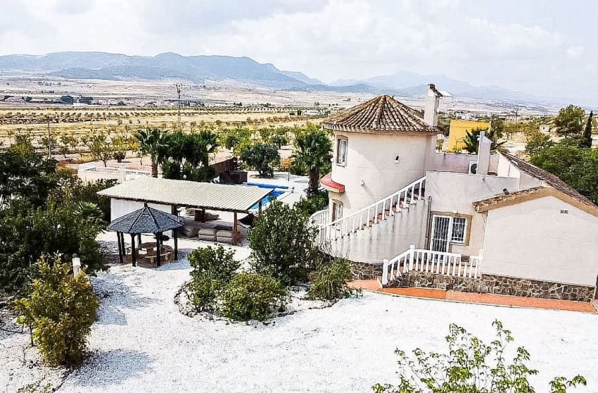 5 makuuhuone Huvila myytävänä paikassa Pinoso mukana uima-altaan - 425 000 € (Ref: 9536477)