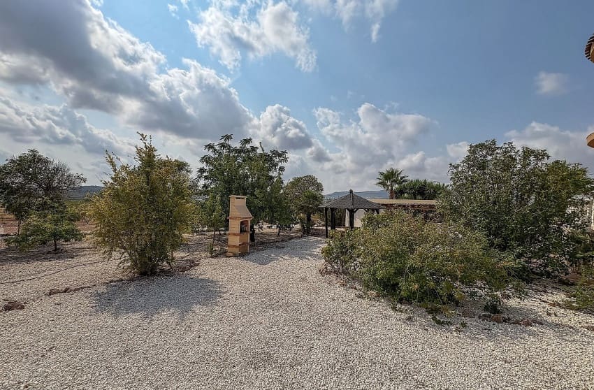 5 makuuhuone Huvila myytävänä paikassa Pinoso mukana uima-altaan - 425 000 € (Ref: 9536477)