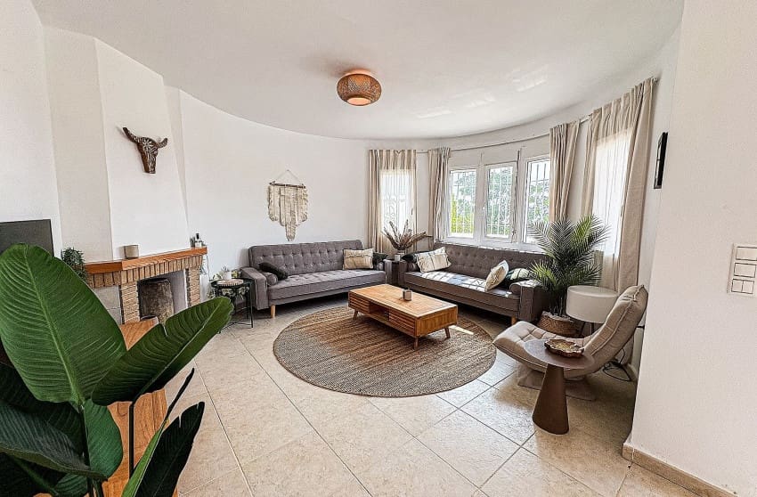 5 makuuhuone Huvila myytävänä paikassa Pinoso mukana uima-altaan - 425 000 € (Ref: 9536477)