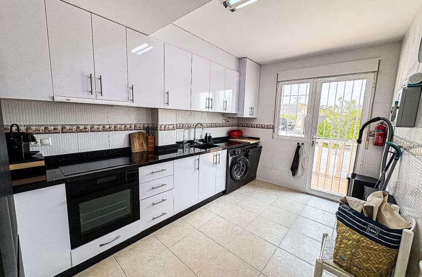 5 makuuhuone Huvila myytävänä paikassa Pinoso mukana uima-altaan - 425 000 € (Ref: 9536477)