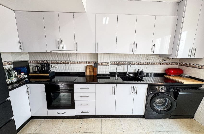 5 makuuhuone Huvila myytävänä paikassa Pinoso mukana uima-altaan - 425 000 € (Ref: 9536477)