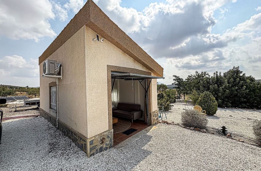 5 makuuhuone Huvila myytävänä paikassa Pinoso mukana uima-altaan - 425 000 € (Ref: 9536477)