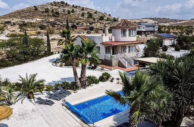 5 soverom Villa til salgs i Pinoso med svømmebasseng - € 425 000 (Ref: 9536477)