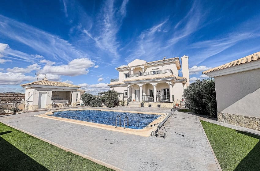 4 makuuhuone Huvila myytävänä paikassa Pinoso mukana uima-altaan - 525 000 € (Ref: 9536479)