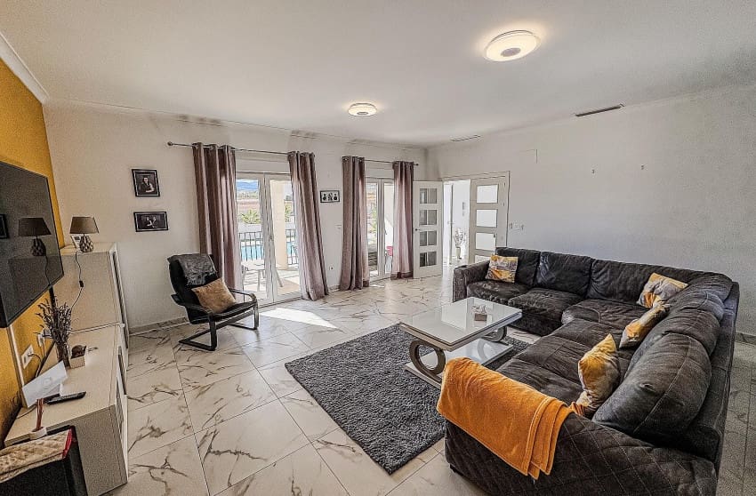 4 makuuhuone Huvila myytävänä paikassa Pinoso mukana uima-altaan - 525 000 € (Ref: 9536479)