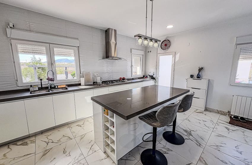 4 makuuhuone Huvila myytävänä paikassa Pinoso mukana uima-altaan - 525 000 € (Ref: 9536479)