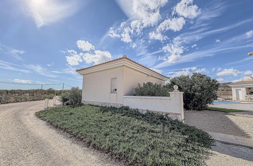 4 makuuhuone Huvila myytävänä paikassa Pinoso mukana uima-altaan - 525 000 € (Ref: 9536479)