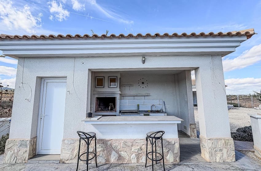 4 makuuhuone Huvila myytävänä paikassa Pinoso mukana uima-altaan - 525 000 € (Ref: 9536479)