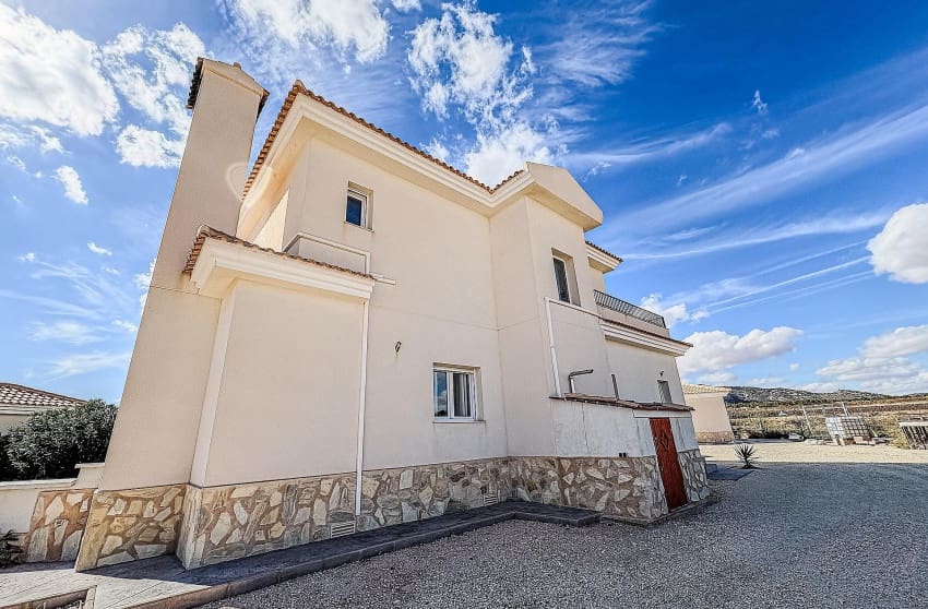 4 makuuhuone Huvila myytävänä paikassa Pinoso mukana uima-altaan - 525 000 € (Ref: 9536479)