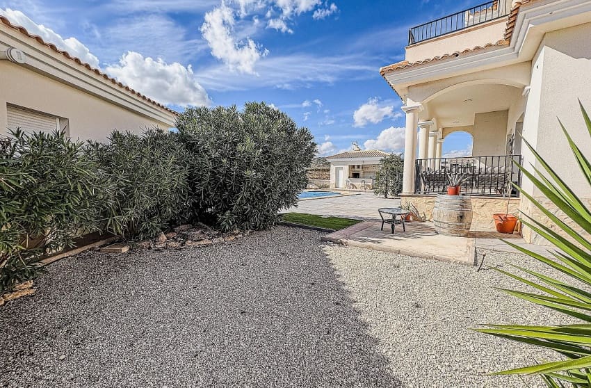 4 makuuhuone Huvila myytävänä paikassa Pinoso mukana uima-altaan - 525 000 € (Ref: 9536479)