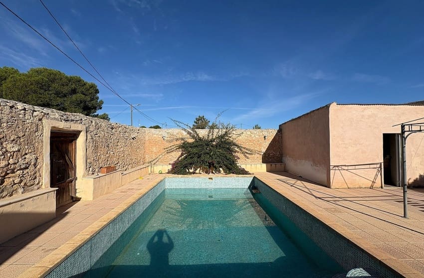 6 bedroom Townhouse for sale in Monovar / Monover with pool - € 179,995 (Ref: 9536480)