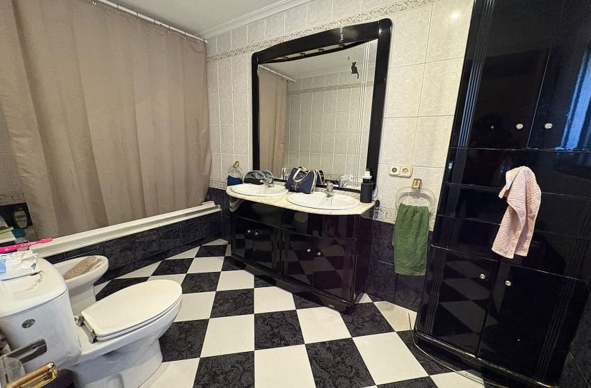 6 bedroom Townhouse for sale in Monovar / Monover with pool - € 179,995 (Ref: 9536480)