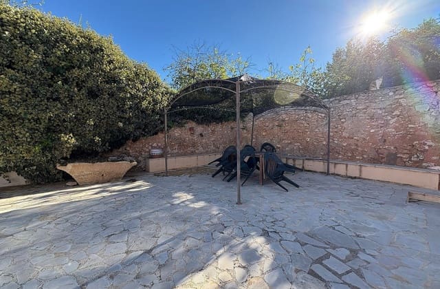 6 bedroom Townhouse for sale in Monóvar / Monóver with pool - € 179,995 (Ref: 9536480)