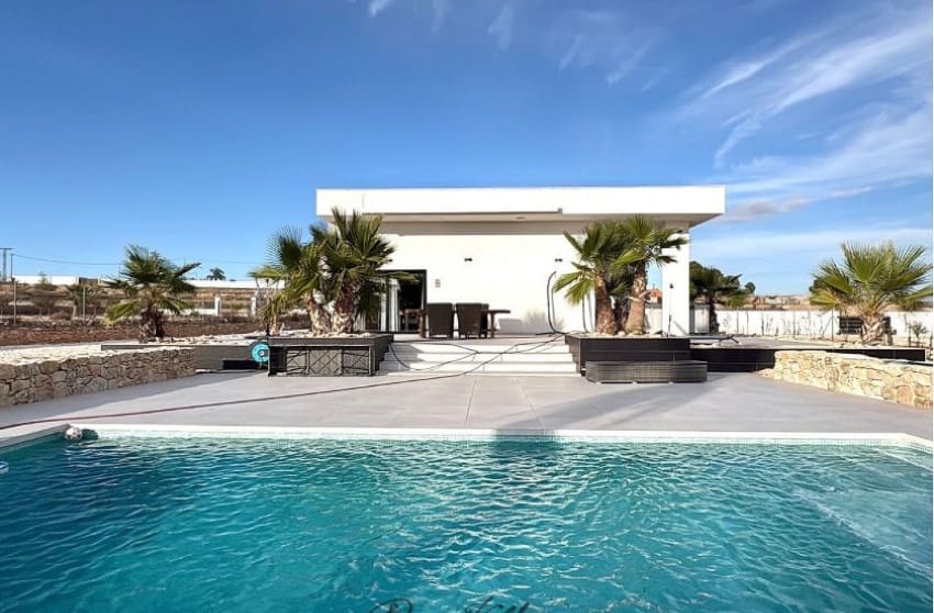 4 bedroom Villa for sale in Pinoso with pool - € 449,950 (Ref: 9536481)