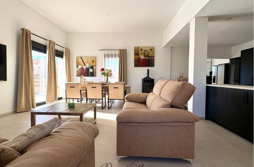 4 bedroom Villa for sale in Pinoso with pool - € 449,950 (Ref: 9536481)