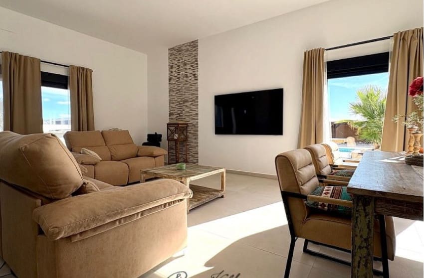 4 bedroom Villa for sale in Pinoso with pool - € 449,950 (Ref: 9536481)