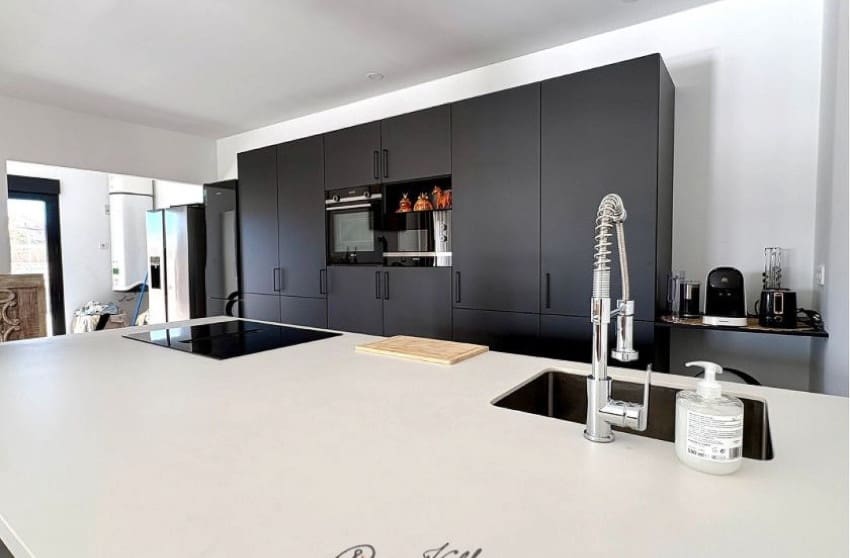 4 bedroom Villa for sale in Pinoso with pool - € 449,950 (Ref: 9536481)