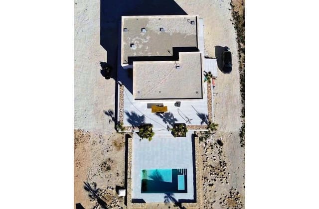 4 Zimmer Villa zu verkaufen in Pinoso mit Pool - 449.950 € (Ref: 9536481)