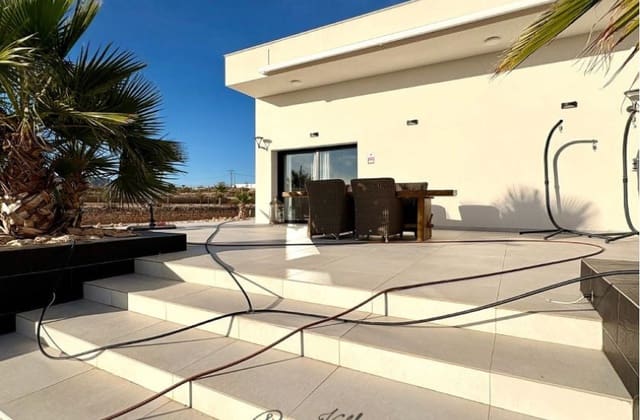 4 Zimmer Villa zu verkaufen in Pinoso mit Pool - 449.950 € (Ref: 9536481)