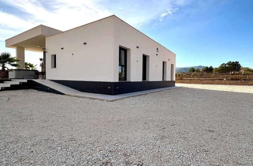 4 bedroom Villa for sale in Pinoso with pool - € 449,950 (Ref: 9536481)