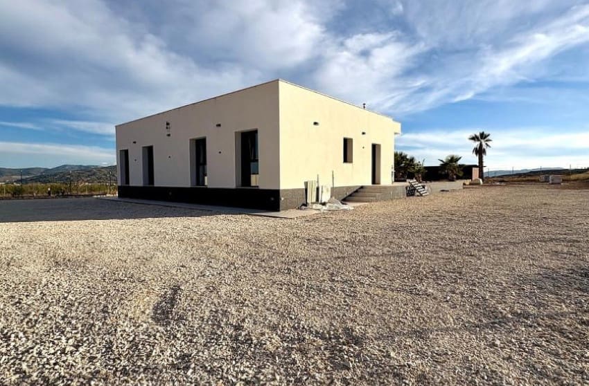 4 bedroom Villa for sale in Pinoso with pool - € 449,950 (Ref: 9536481)