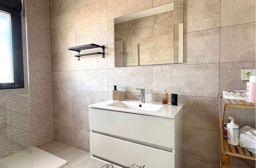 4 bedroom Villa for sale in Pinoso with pool - € 449,950 (Ref: 9536481)