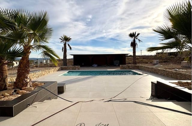 4 Zimmer Villa zu verkaufen in Pinoso mit Pool - 449.950 € (Ref: 9536481)