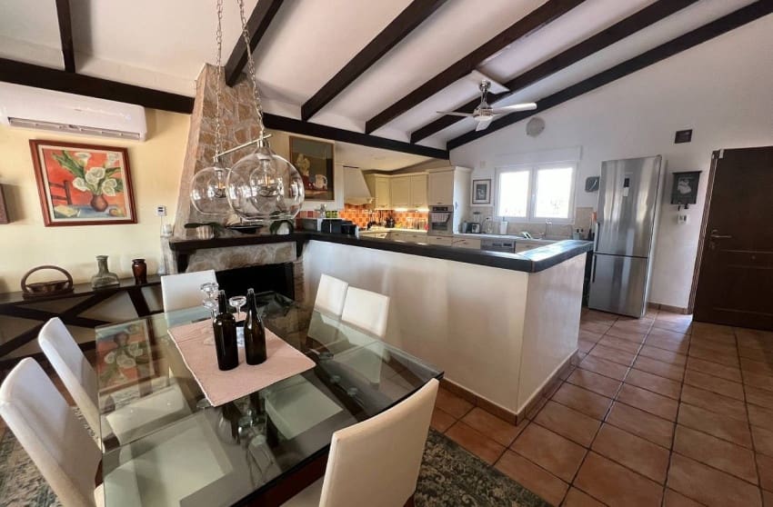 4 soveværelse Villa til salg i Salinas med swimmingpool - € 399.995 (Ref: 9536482)