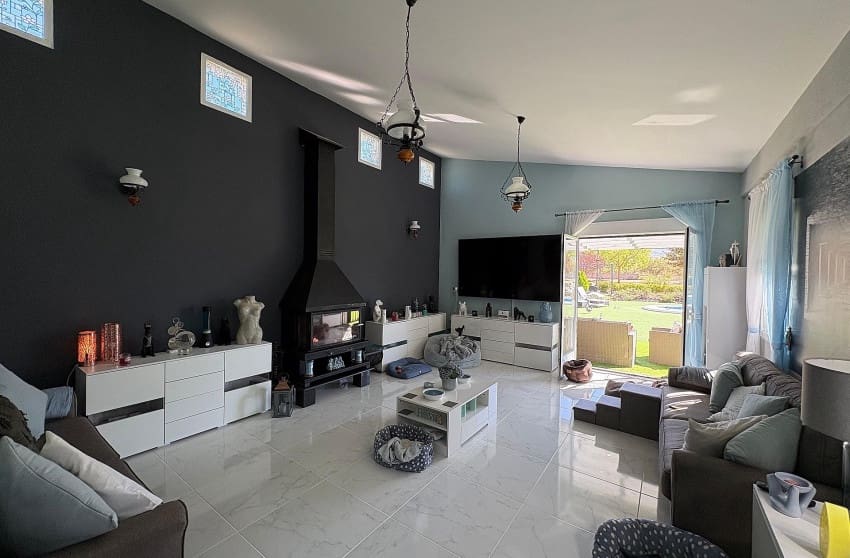 Chalet de 3 habitaciones en Biar en venta con piscina - 349.995 € (Ref: 9536483)