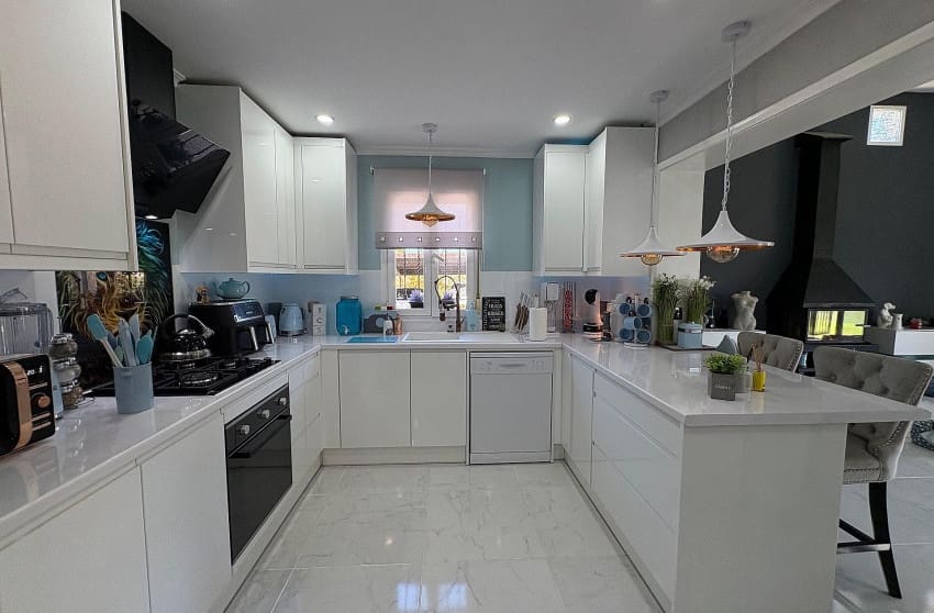 Chalet de 3 habitaciones en Biar en venta con piscina - 349.995 € (Ref: 9536483)