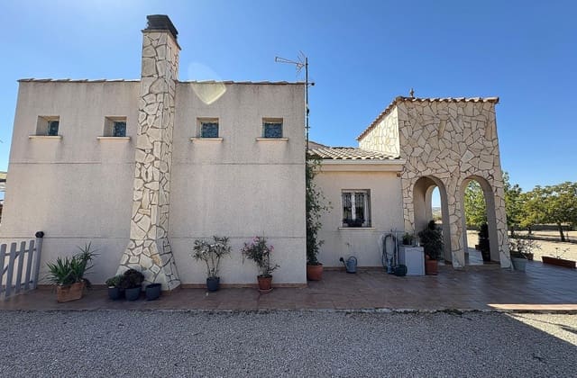 Chalet de 3 habitaciones en Biar en venta con piscina - 349.995 € (Ref: 9536483)