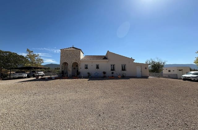 Chalet de 3 habitaciones en Biar en venta con piscina - 349.995 € (Ref: 9536483)