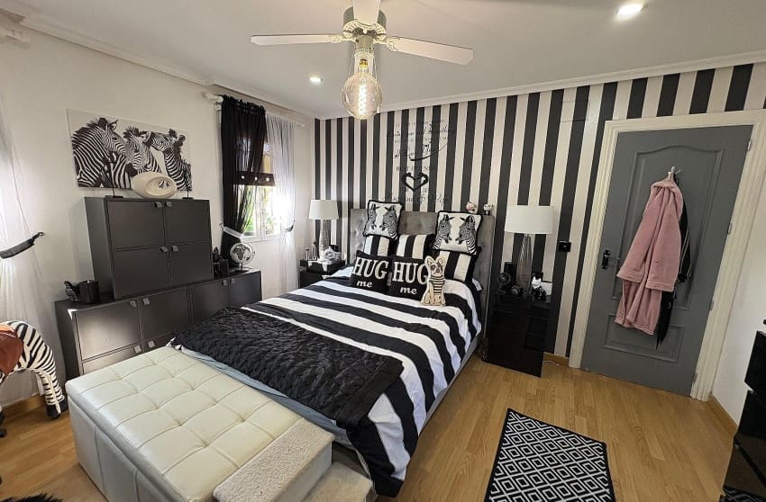 Chalet de 3 habitaciones en Biar en venta con piscina - 349.995 € (Ref: 9536483)