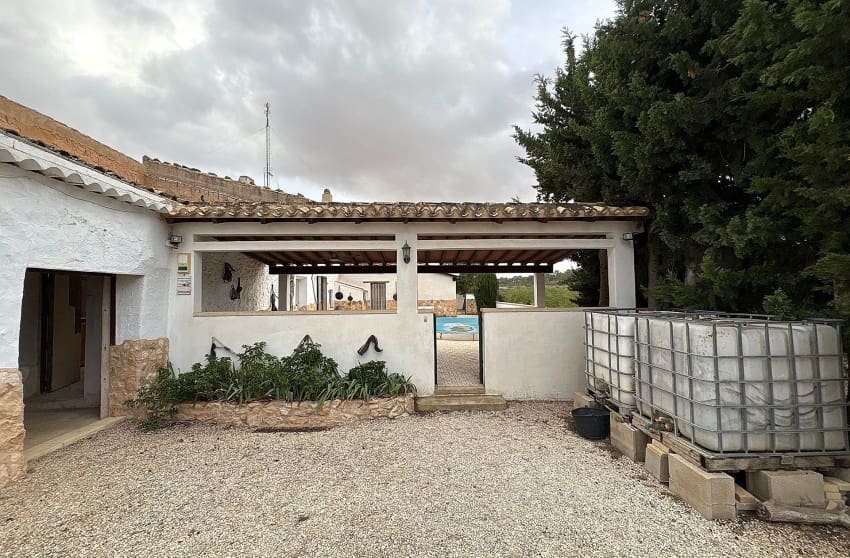 5 chambre Villa/Maison Semi-Mitoyenne à vendre à Pinoso avec piscine - 339 995 € (Ref: 9536485)