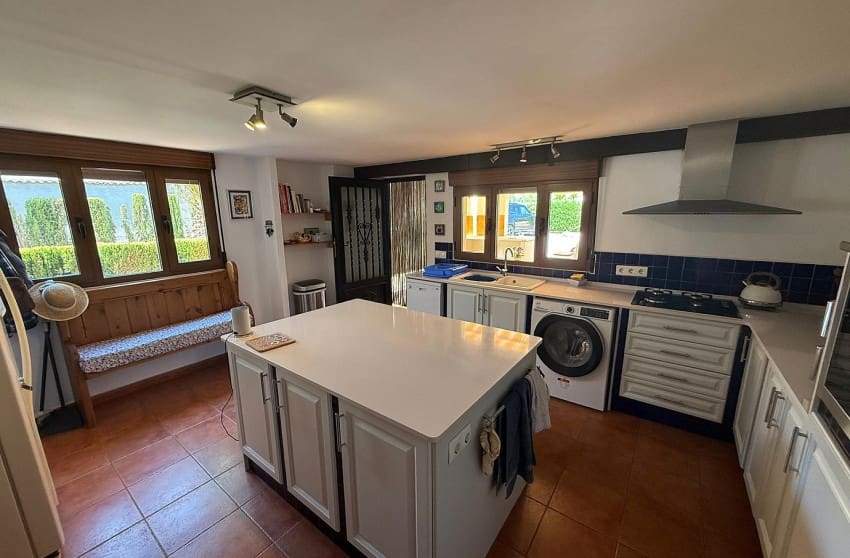 5 slaapkamer Finca/Landhuis te koop in Castalla met zwembad - € 325.000 (Ref: 9536490)