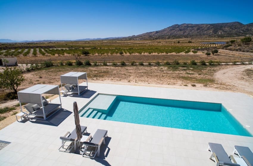 3 makuuhuone Huvila myytävänä paikassa Pinoso mukana uima-altaan - 349 995 € (Ref: 9570225)