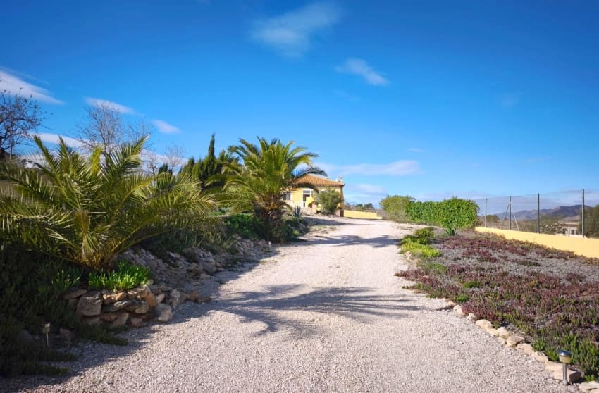 3 Zimmer Villa zu verkaufen in Hondon de los Frailes mit Pool - 285.000 € (Ref: 9599804)