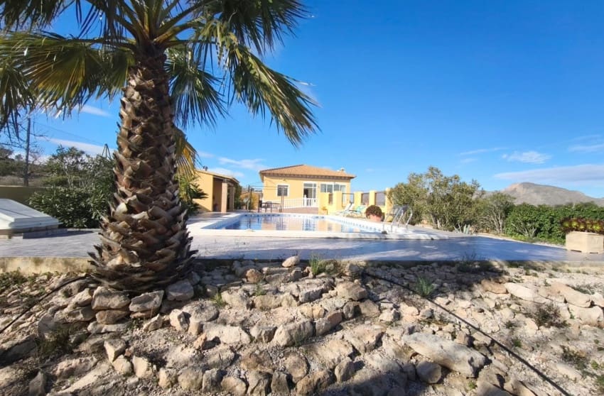 3 Zimmer Villa zu verkaufen in Hondon de los Frailes mit Pool - 285.000 € (Ref: 9599804)