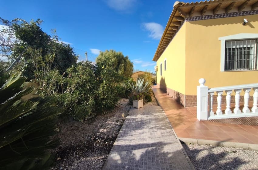 3 Zimmer Villa zu verkaufen in Hondon de los Frailes mit Pool - 285.000 € (Ref: 9599804)