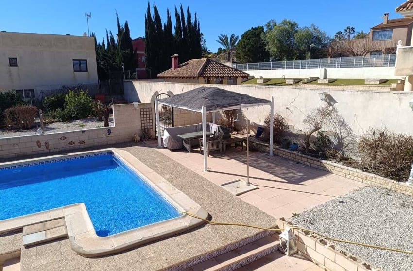 5 chambre Villa/Maison à vendre à Fortuna avec piscine - 265 000 € (Ref: 9599807)