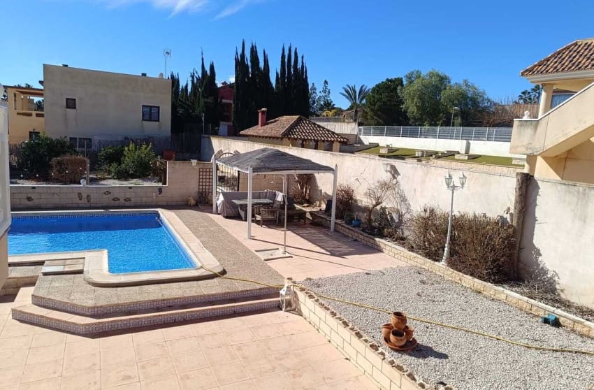 5 chambre Villa/Maison à vendre à Fortuna avec piscine - 265 000 € (Ref: 9599807)