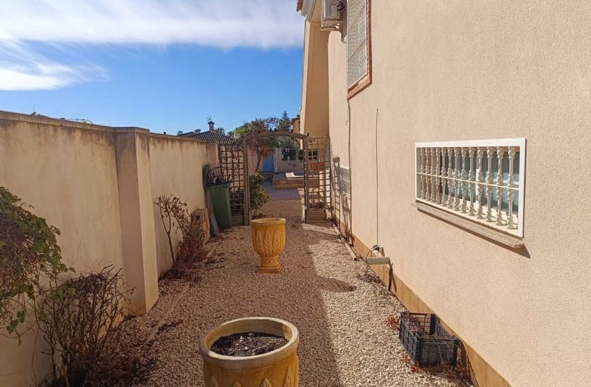 5 chambre Villa/Maison à vendre à Fortuna avec piscine - 265 000 € (Ref: 9599807)