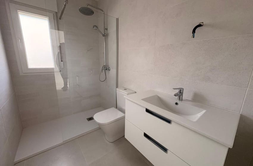 Chalet de 3 habitaciones en Pinoso en venta con piscina - 399.995 € (Ref: 9599811)