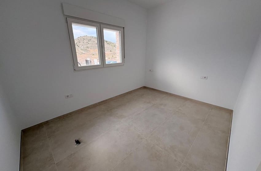 Chalet de 3 habitaciones en Pinoso en venta con piscina - 399.995 € (Ref: 9599811)