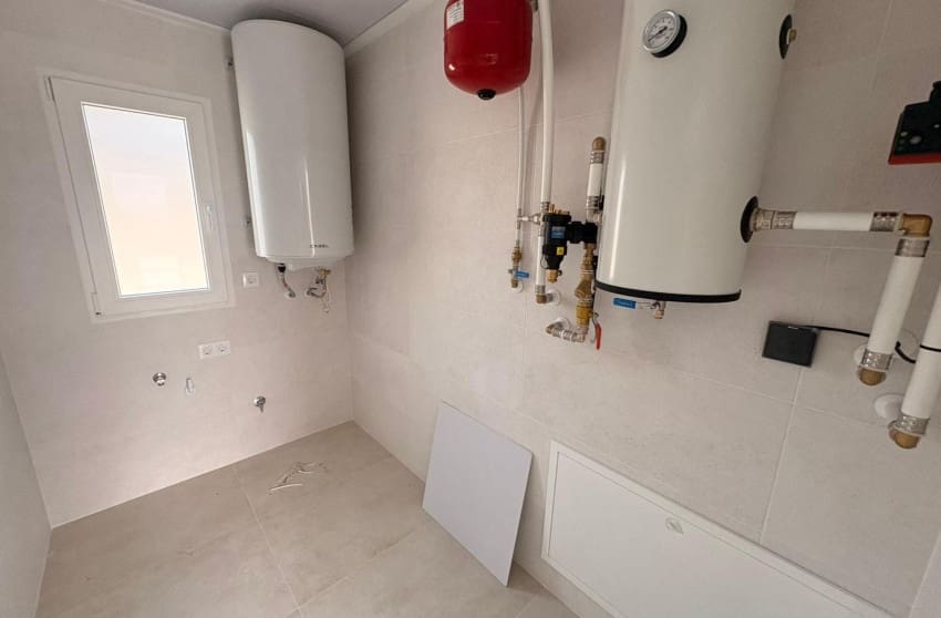 Chalet de 3 habitaciones en Pinoso en venta con piscina - 399.995 € (Ref: 9599811)