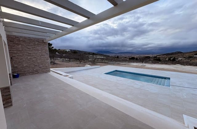 Chalet de 3 habitaciones en Encebras, Pinoso en venta con piscina - 399.995 € (Ref: 9599811)