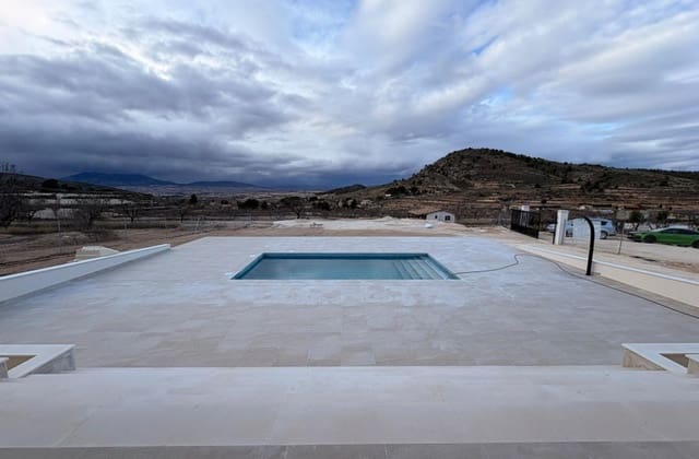 Chalet de 3 habitaciones en Encebras, Pinoso en venta con piscina - 399.995 € (Ref: 9599811)