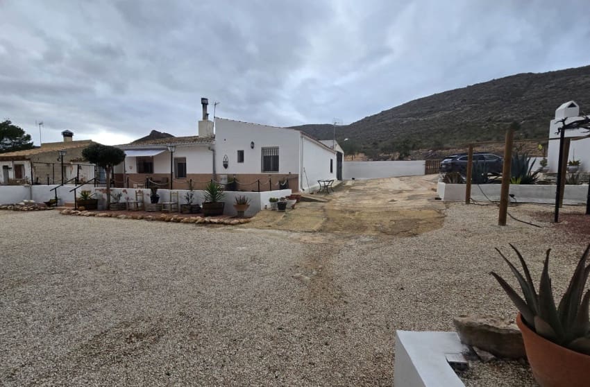 4 makuuhuone Maalaistalo myytävänä paikassa Yecla mukana uima-altaan - 194 995 € (Ref: 9599815)