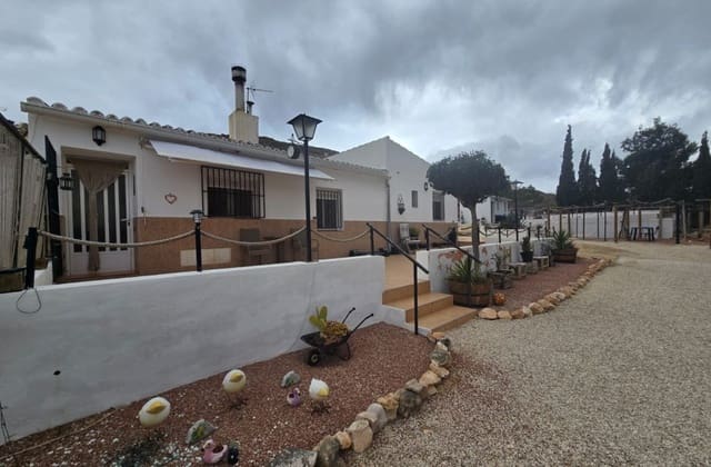 4 slaapkamer Finca/Landhuis te koop in Yecla met zwembad - € 194.995 (Ref: 9599815)